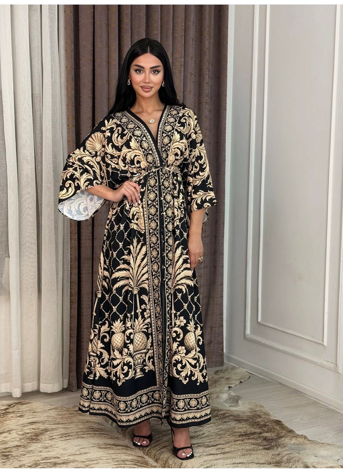 Robe caftan longue à imprimé baroque — noir & doré