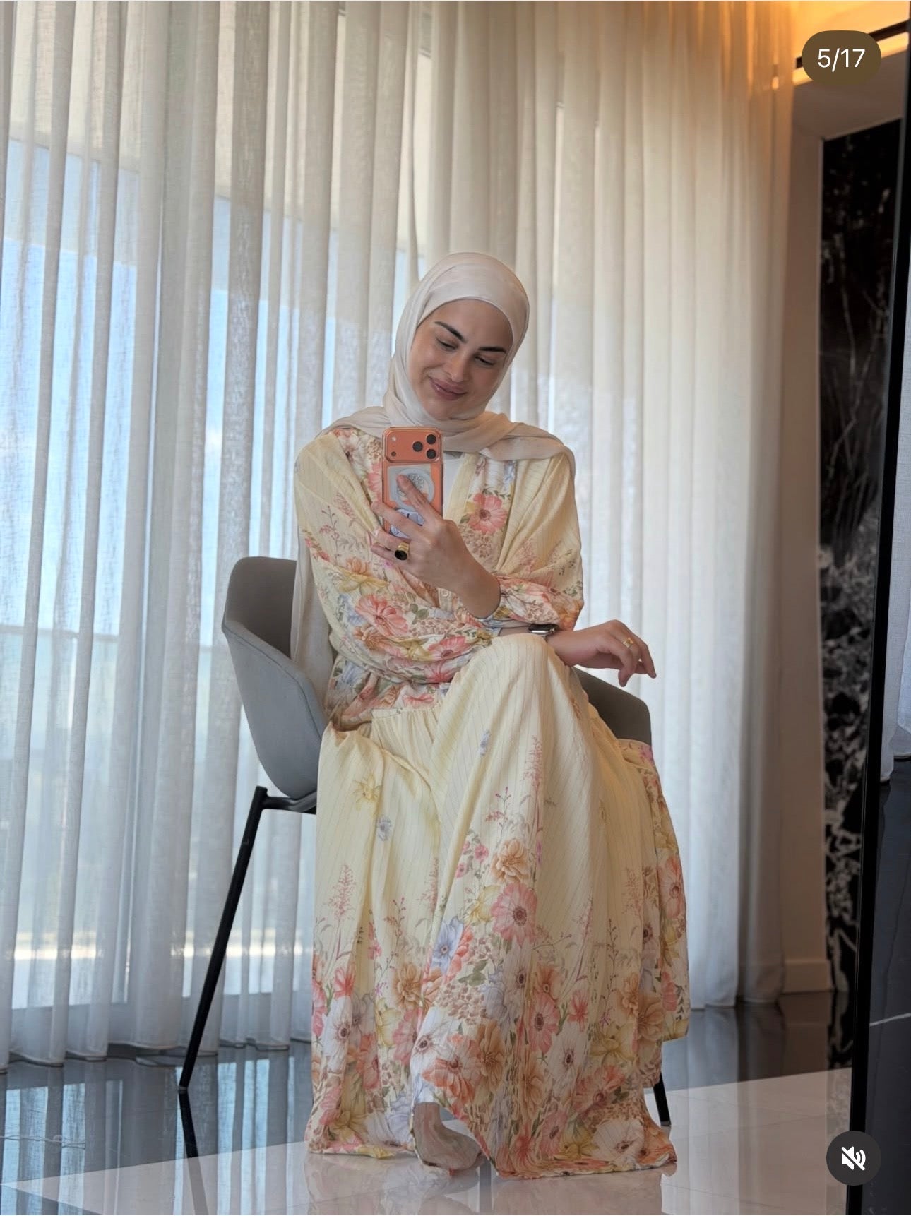 Robe longue à imprimé floral pastel — jaune vanille