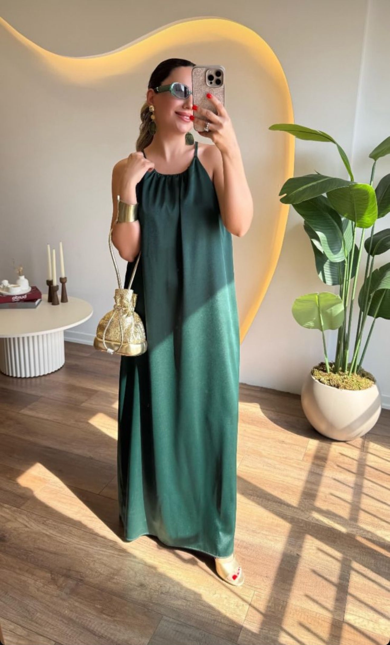 Robe Longue Verte Satinée – Élégance