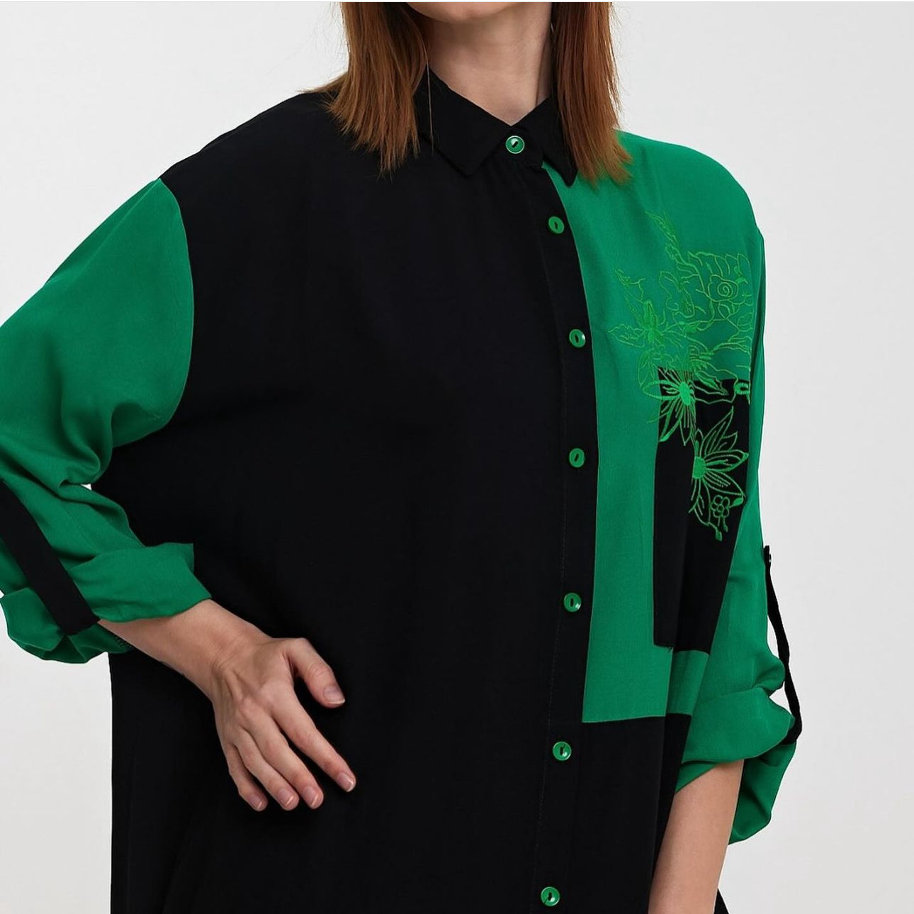 Robe chemise Bicolore Noir et Verte à Motifs Floraux