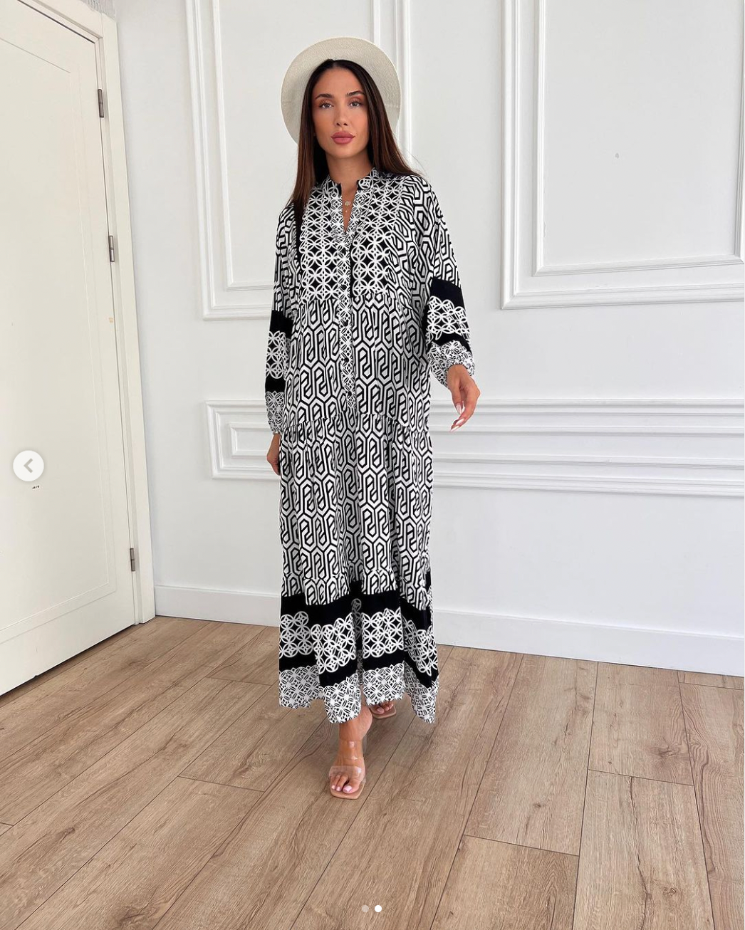 Robe longue “Graphic Chic” – Noir & blanc à imprimé géométrique