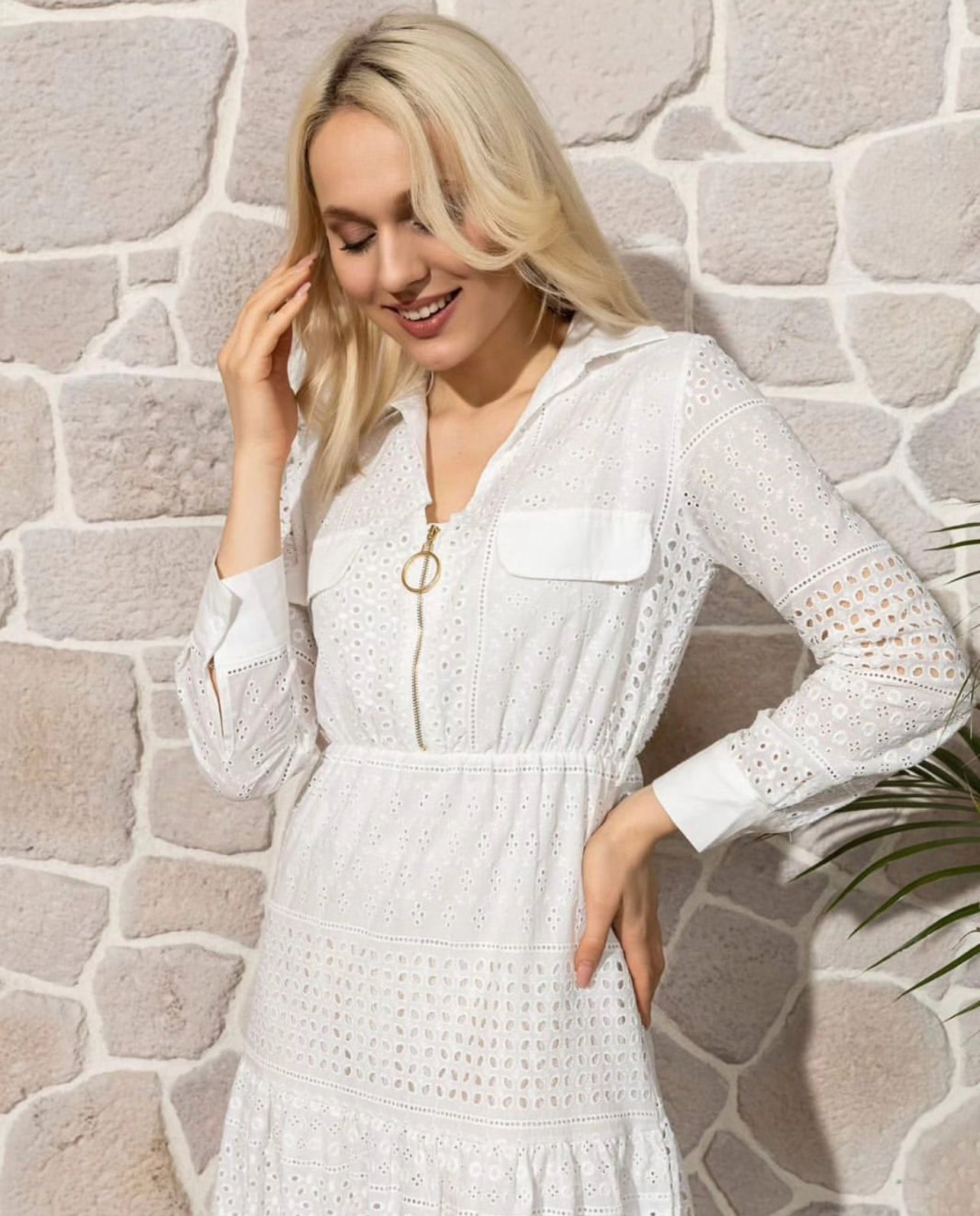 Robe longue Blanche avec tissu perforée