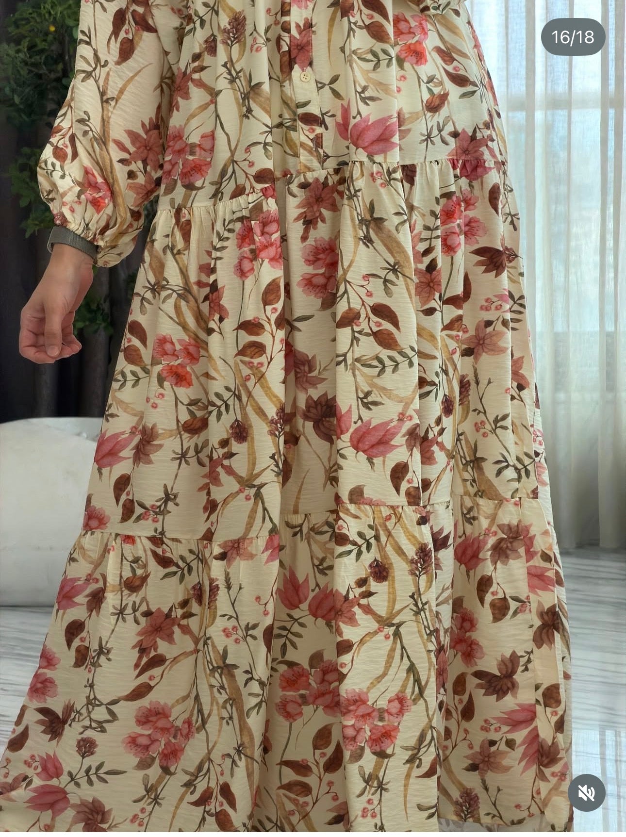 Robe longue à imprimé floral all-over — beige crème & rose fané