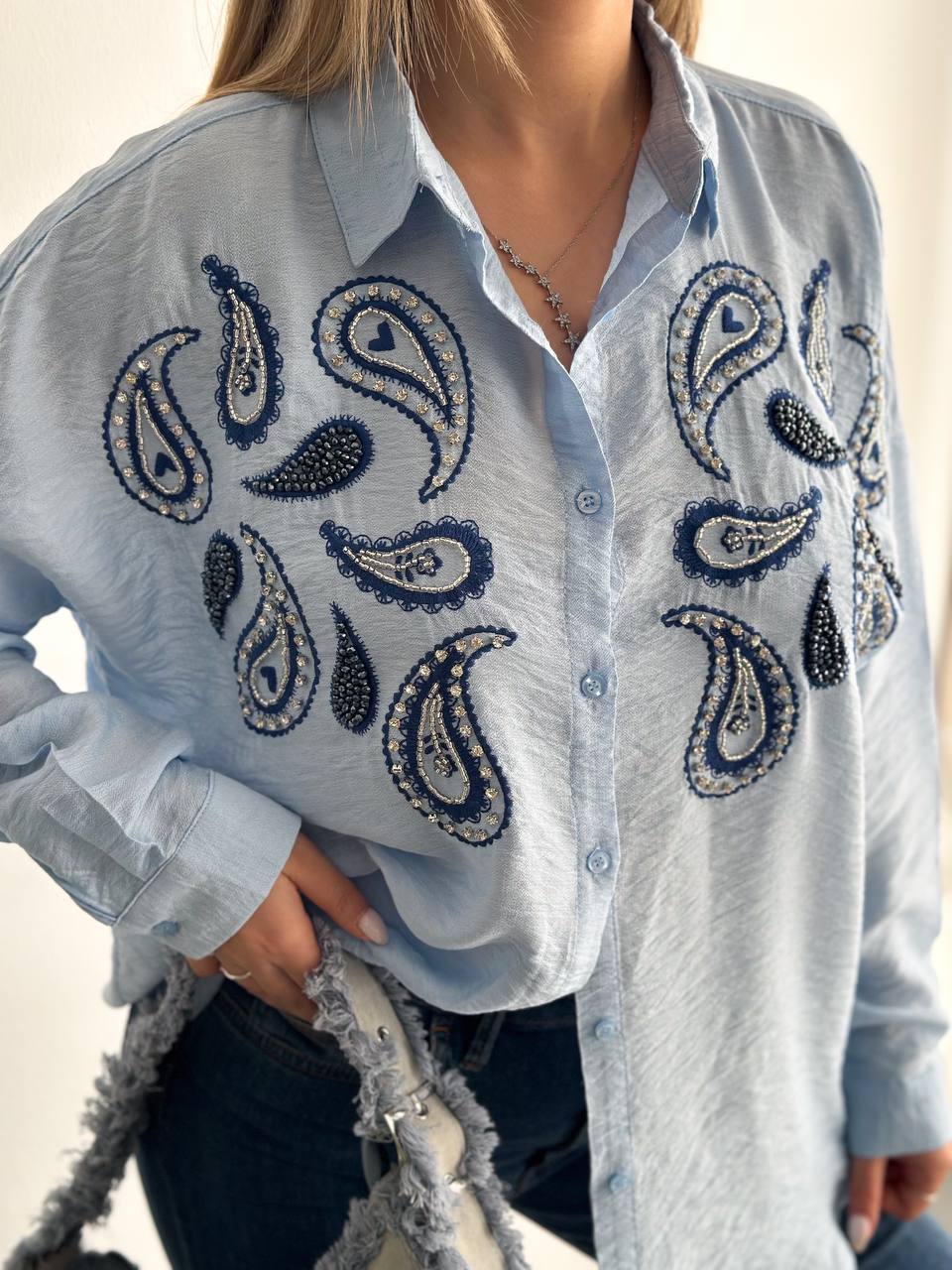 Chemise Bleu Ciel à Motifs Paisley Argentés