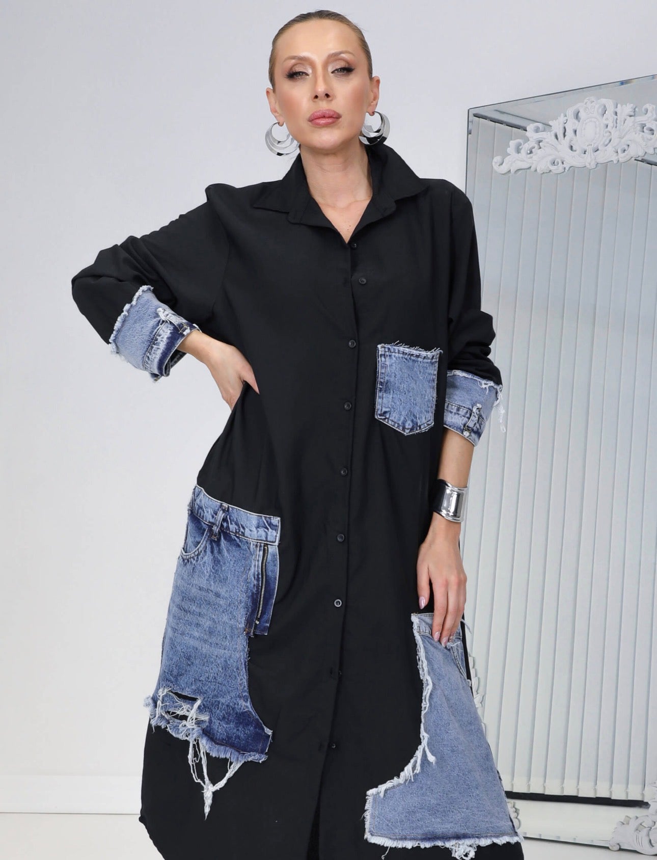 Robe chemise noire à empiècement denim