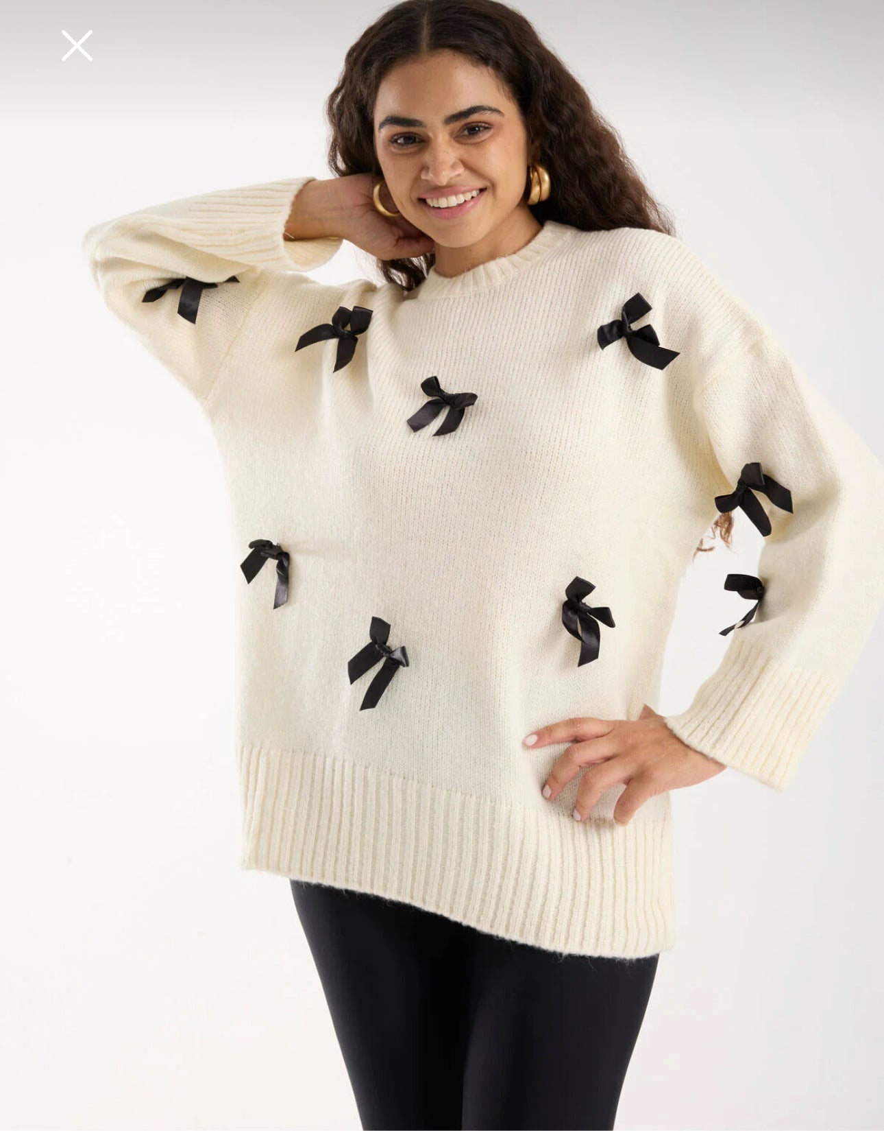 Pull blanc cassé avec Nœuds Satinés Noirs