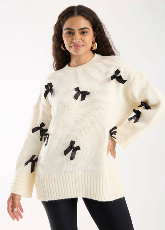 Pull blanc cassé avec Nœuds Satinés Noirs