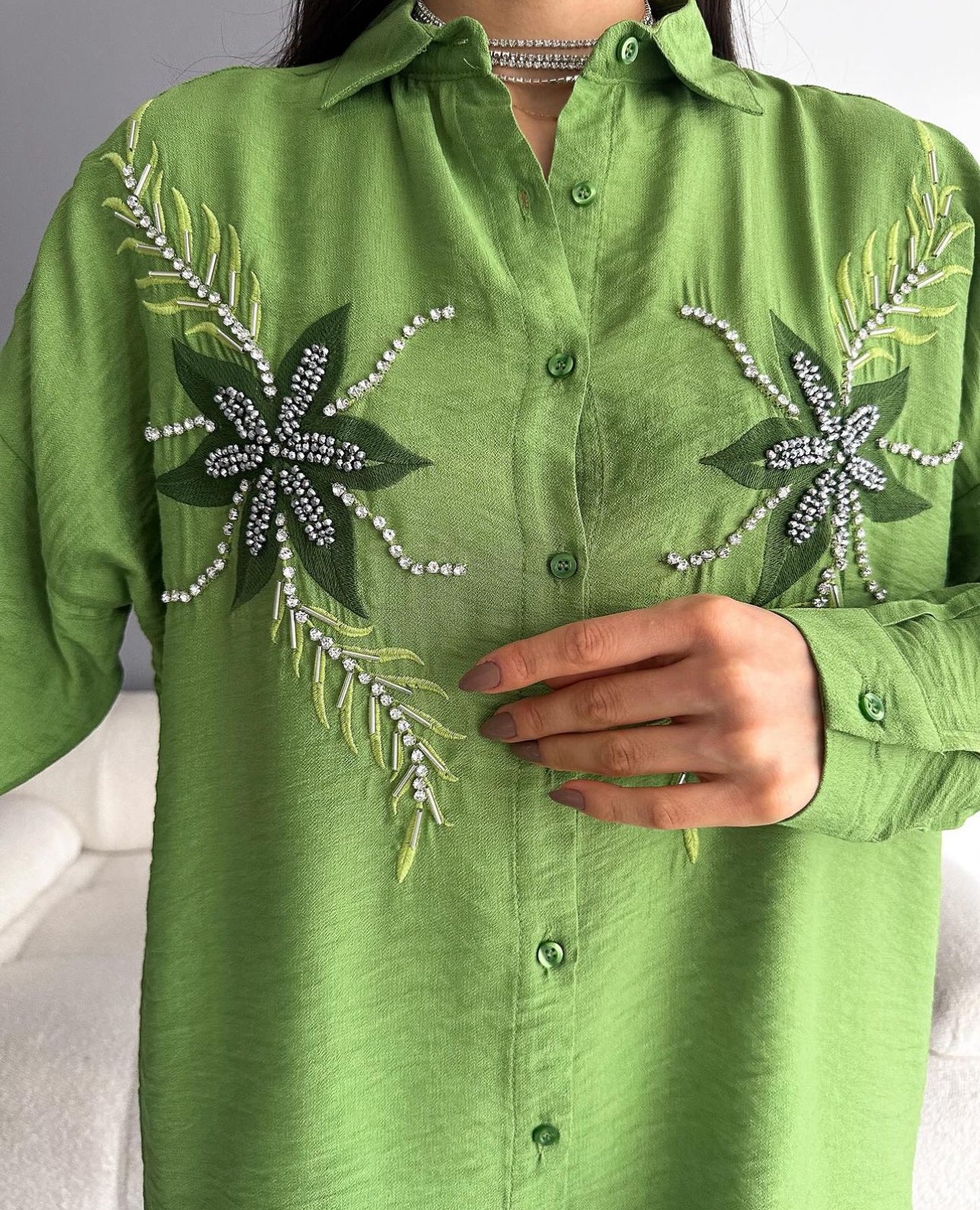 Chemise en Lin Vert Émeraude avec Broderie Perlée