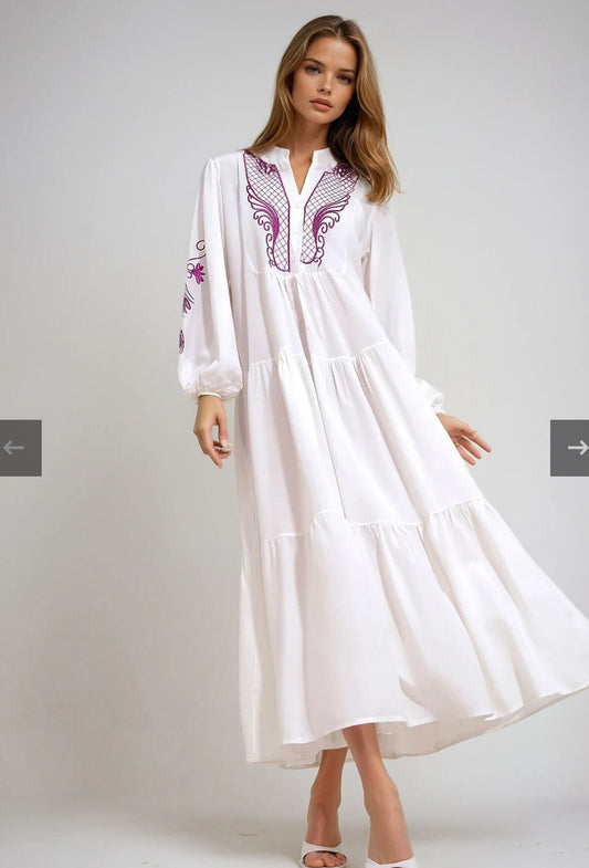 Robe Blanche Élégance Brodée