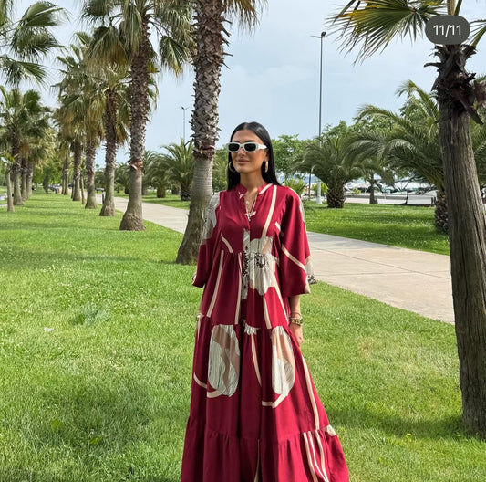 Robe longue “Crimson Bloom” – imprimé graphique rouge