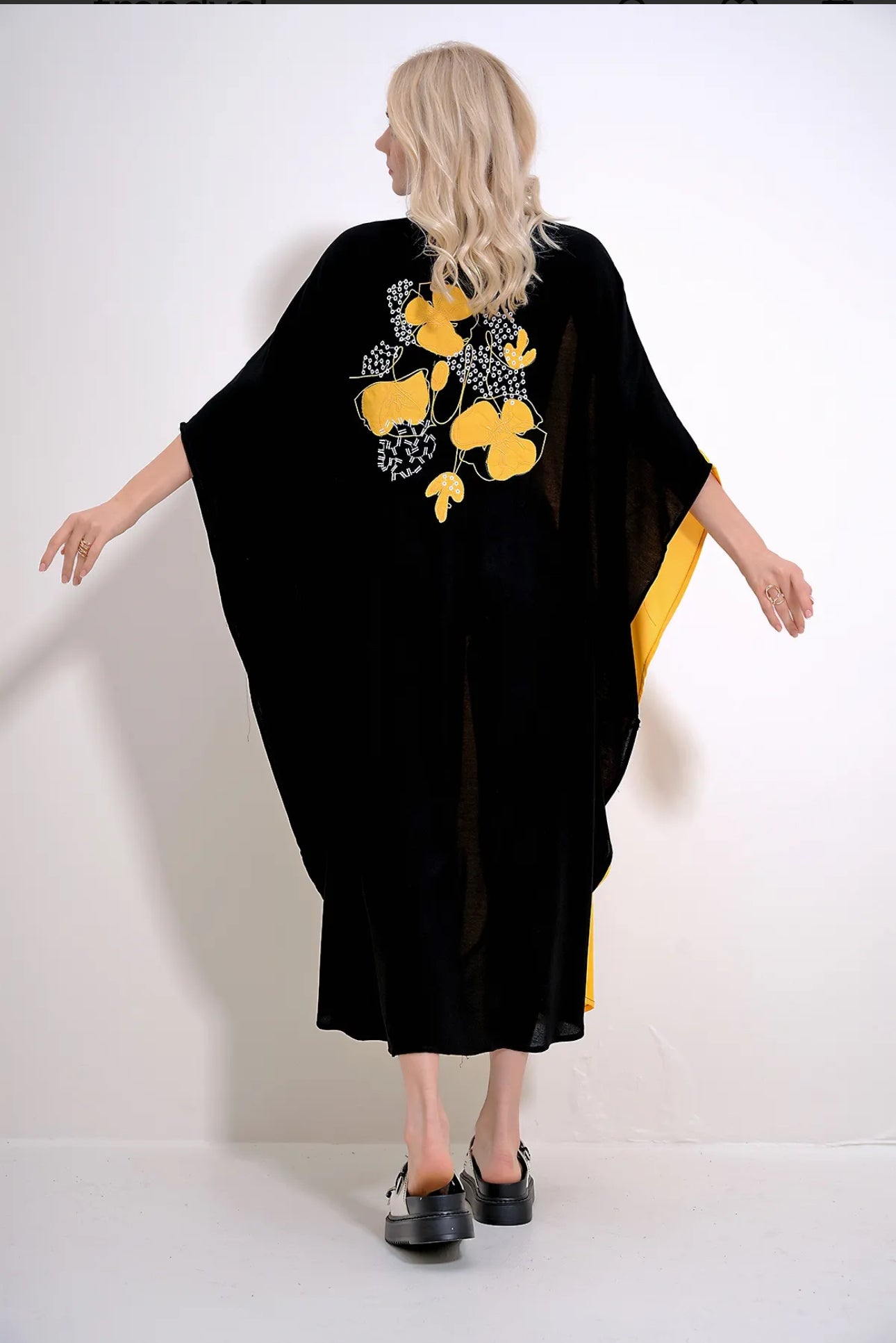Robe Mandala Noire Jaune