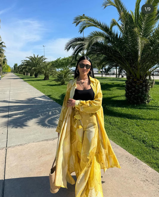 Ensemble “Sunny Flow” – Kimono & Pantalon fluide en imprimé soleil