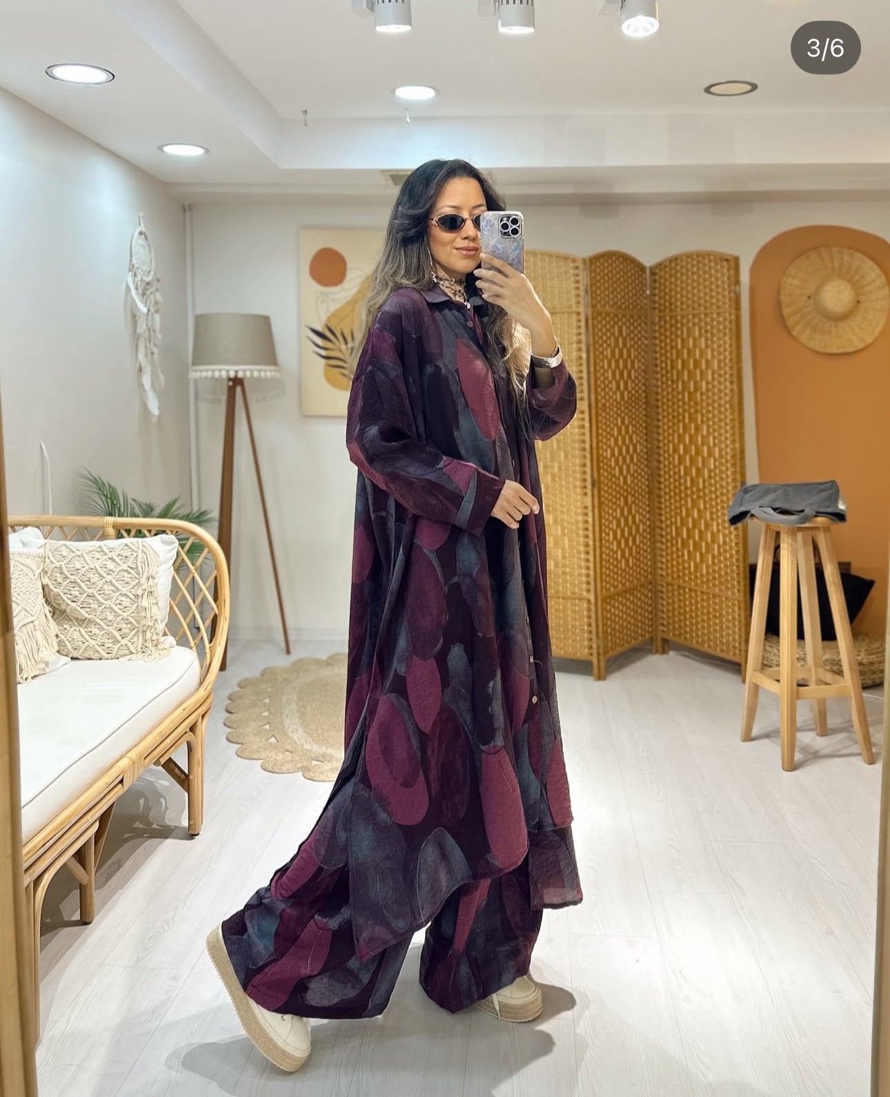 Ensemble “Éclipse Pourpre” – chemise longue et pantalon fluide imprimé