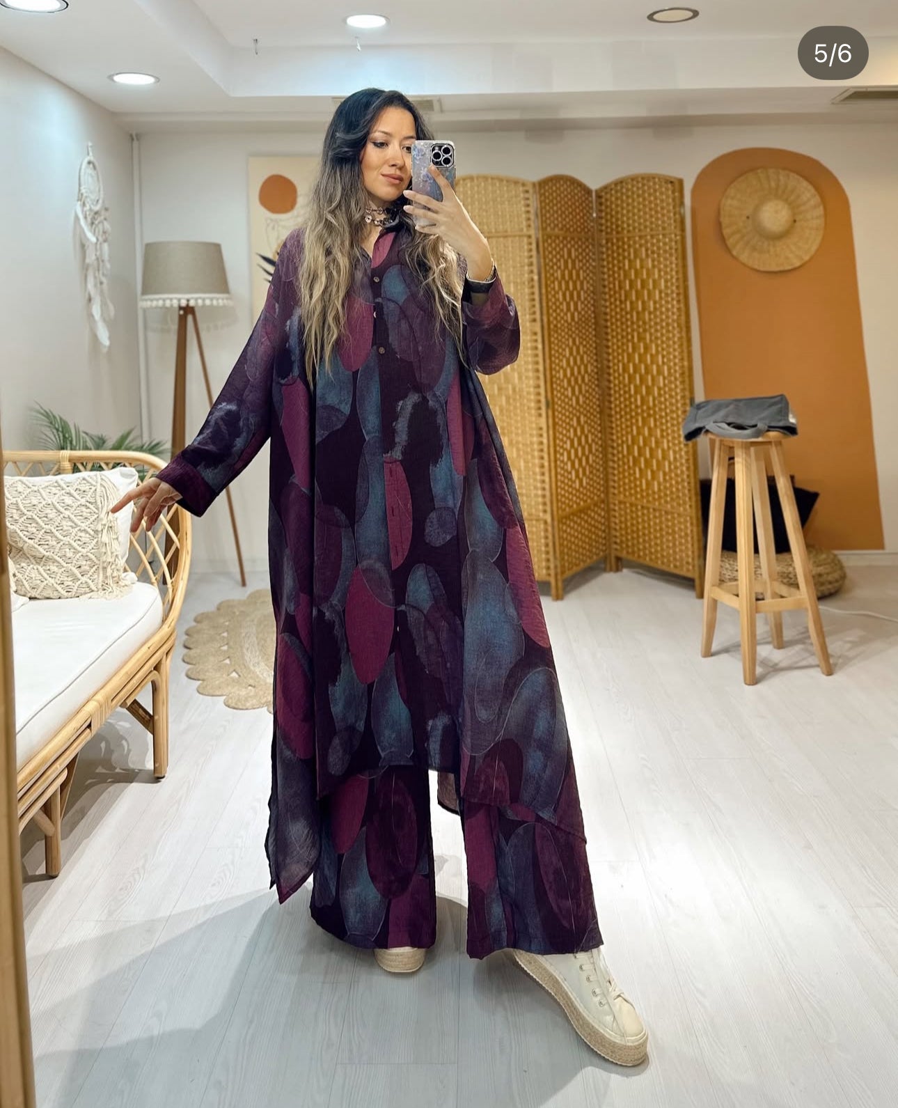 Ensemble “Éclipse Pourpre” – chemise longue et pantalon fluide imprimé