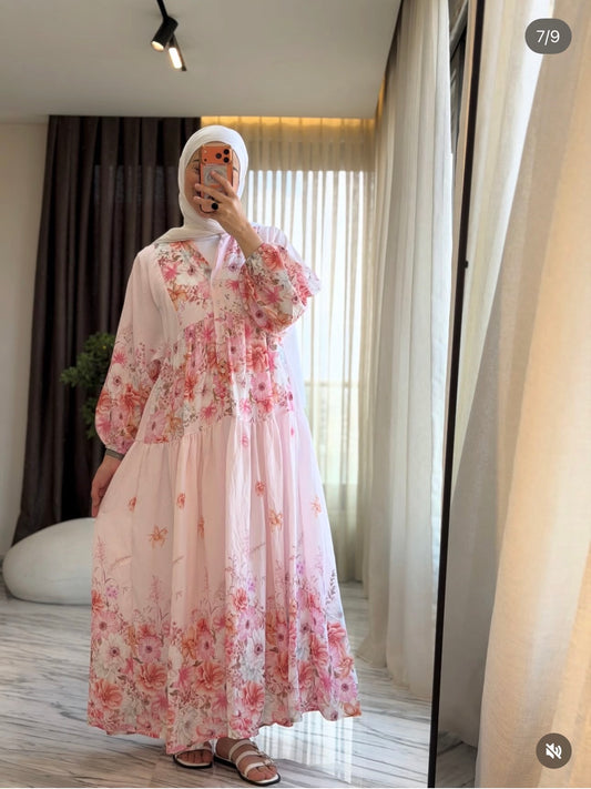 Robe longue à imprimé floral romantique — rose poudré