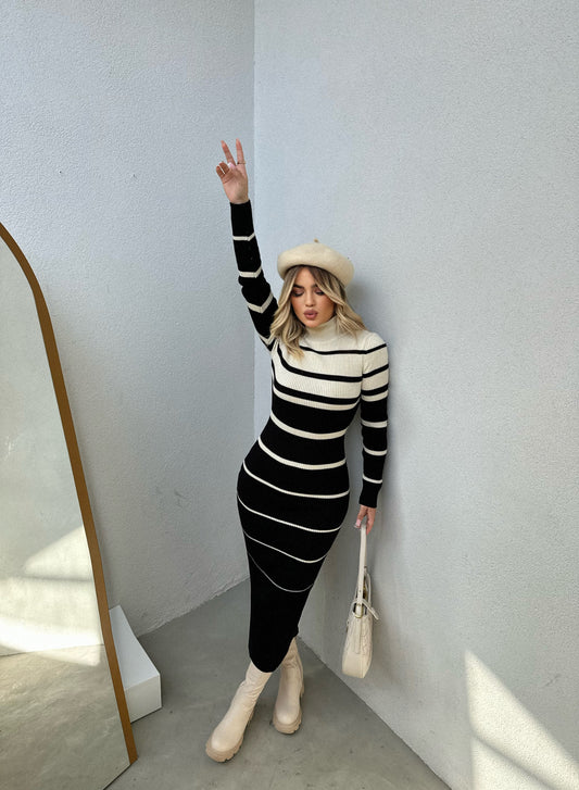 Robe longue en maille bicolores à rayures