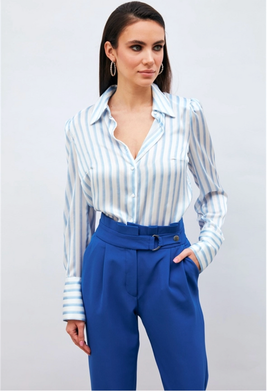 Chemise satinée blanche rayée bleu