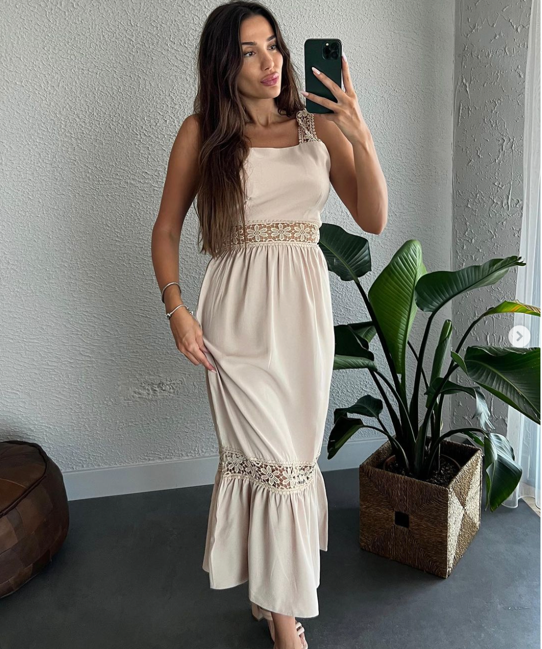 Robe longue sans manches avec broderie