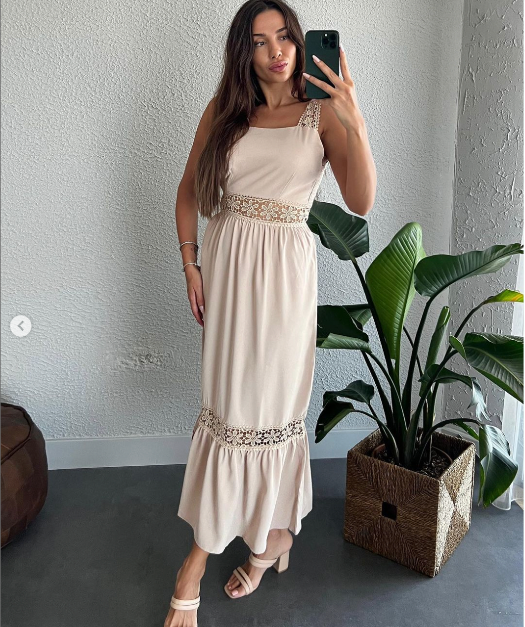 Robe longue sans manches avec broderie