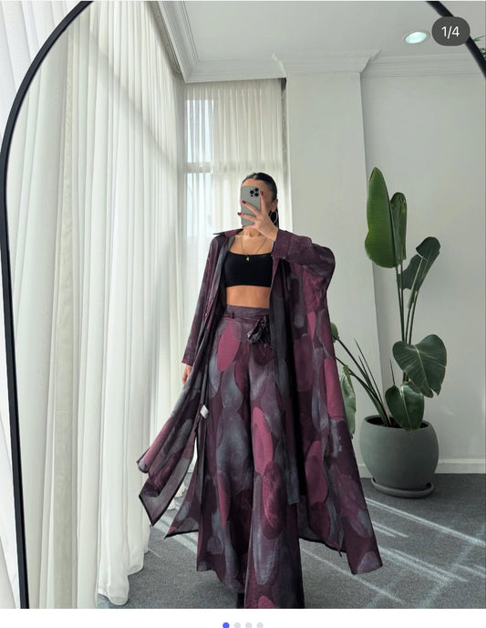 Ensemble “Éclipse Pourpre” – chemise longue et pantalon fluide imprimé