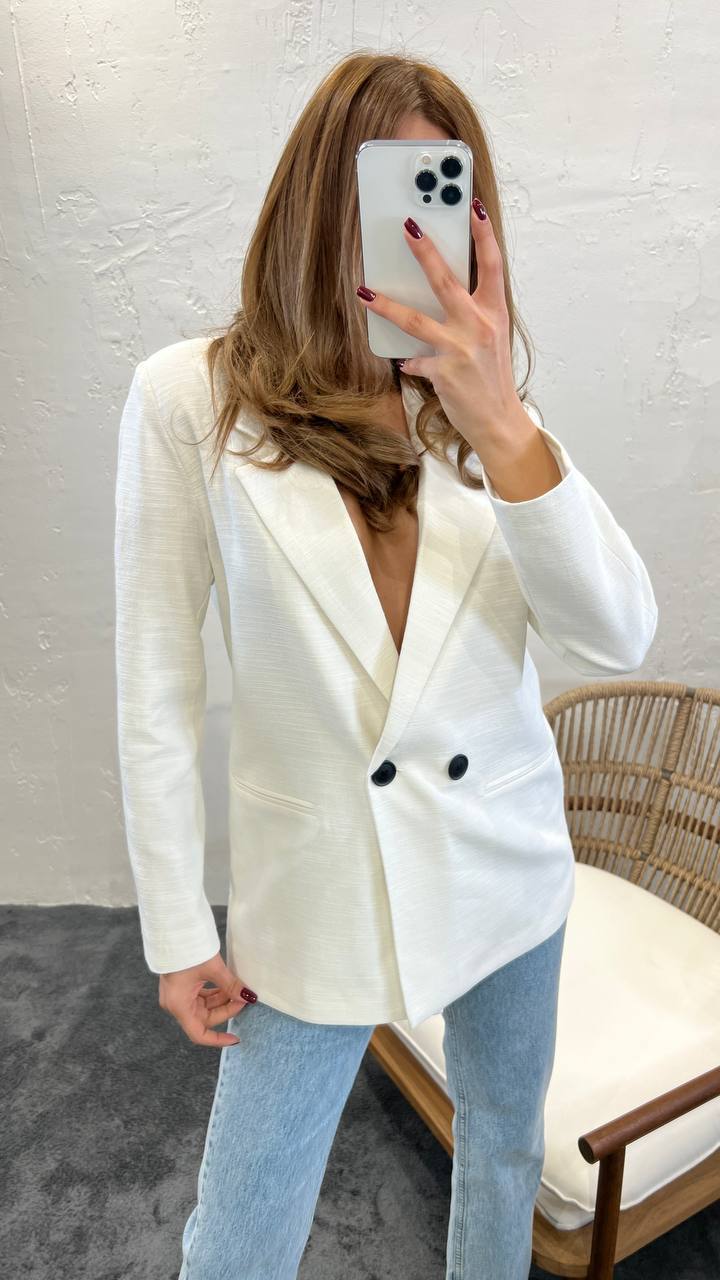 Veste blanche à boutonnage croisé